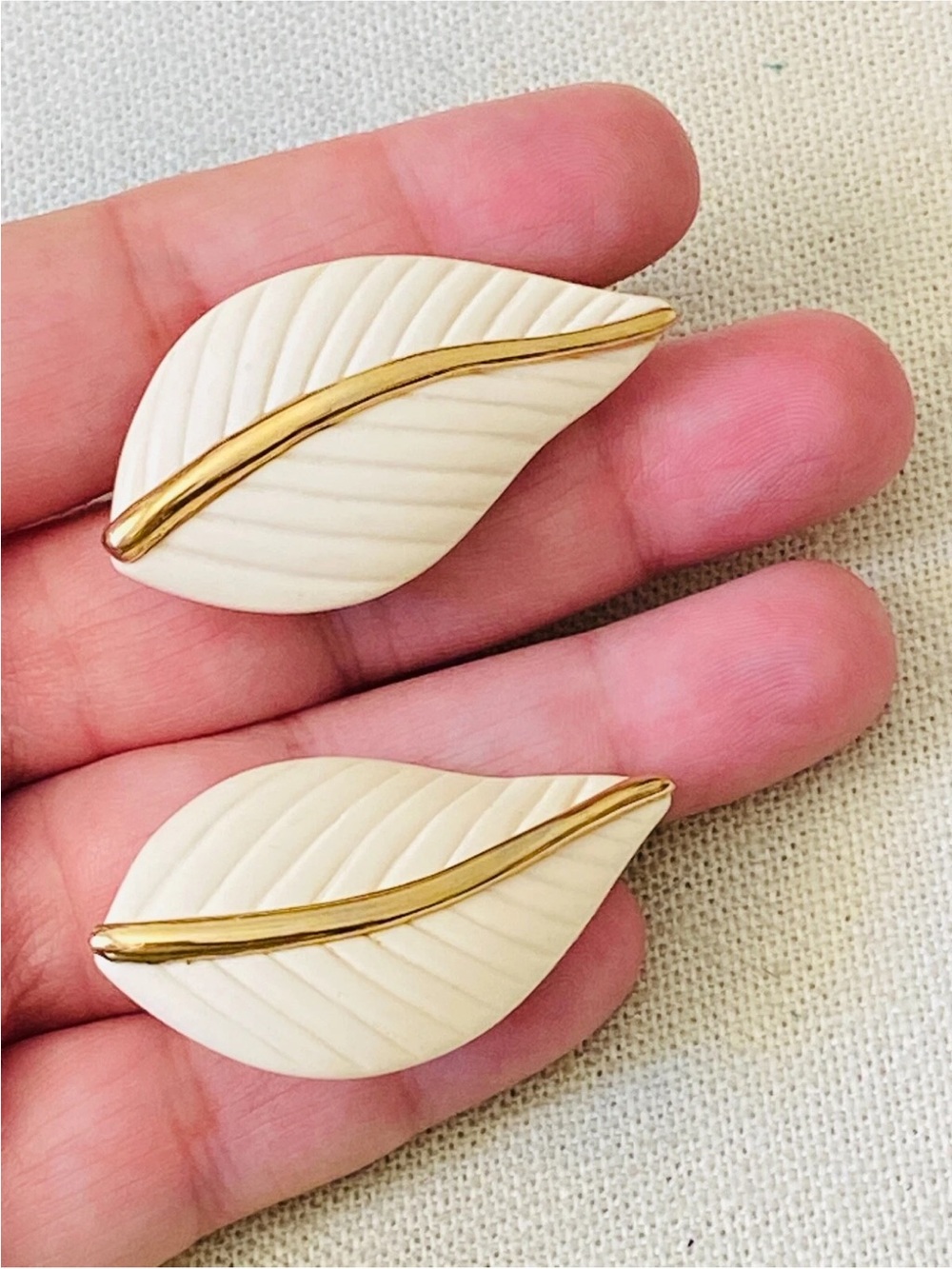 Vintage Laurel Burch Cream Plastic Gold Tone LEAF LEAVES Clip On Earrings